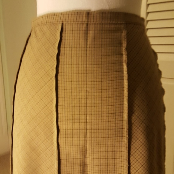 Skirt - Picture 2 of 6
